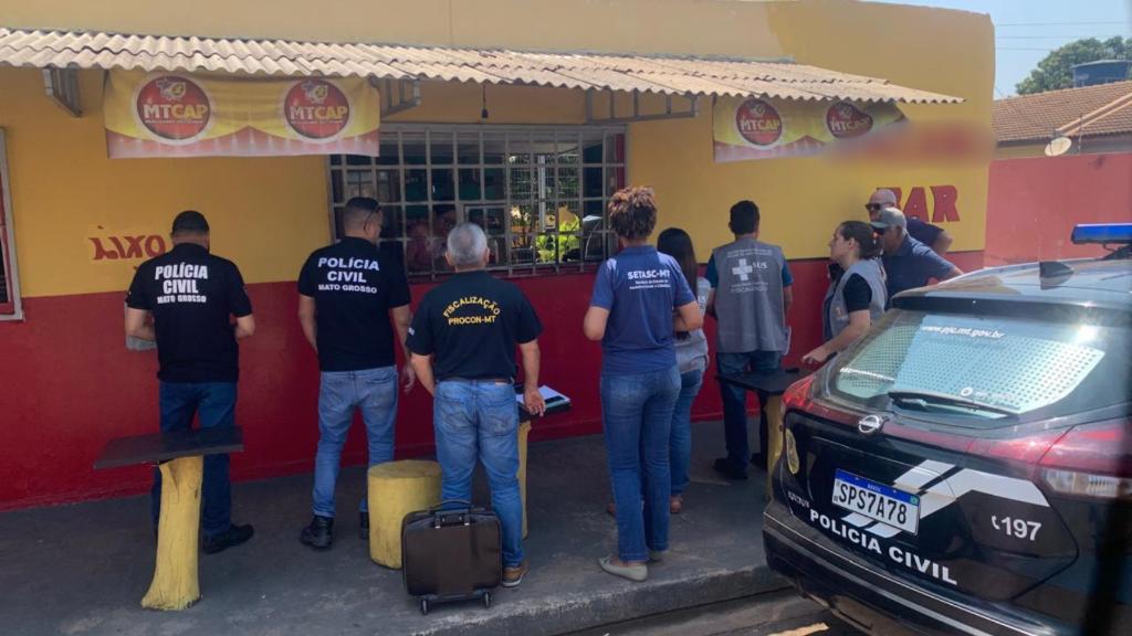 Polícia Civil fecha fábrica clandestina de bebida em Várzea Grande
