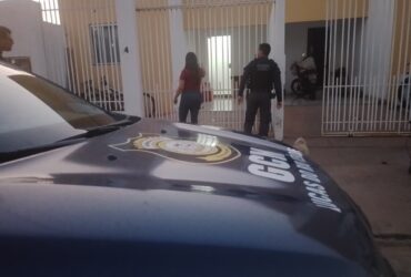 Menina foi encontrada sozinha em uma kitnet no bairro Parque das Araras; Conselho Tutelar e Guarda Civil Municipal acompanharam o caso.