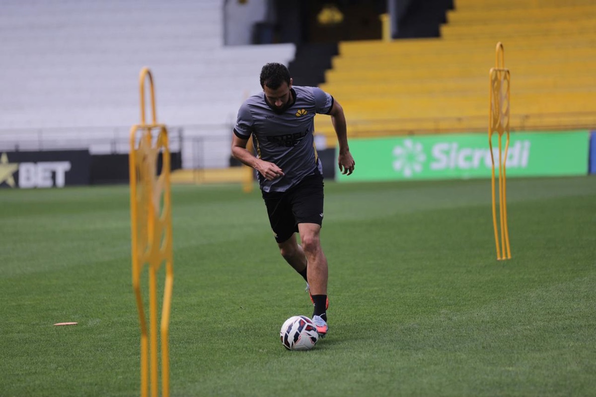 Criciúma x América-MG: duelo de extremos promete agitar a 32ª rodada da Série B 2025. Imagem: Celso da Luz/CEC