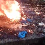 Suspeito afirmou que queimava o material para vender o cobre e comprar alimentos para a família; ocorrência foi registrada na Delegacia de Polícia Civil