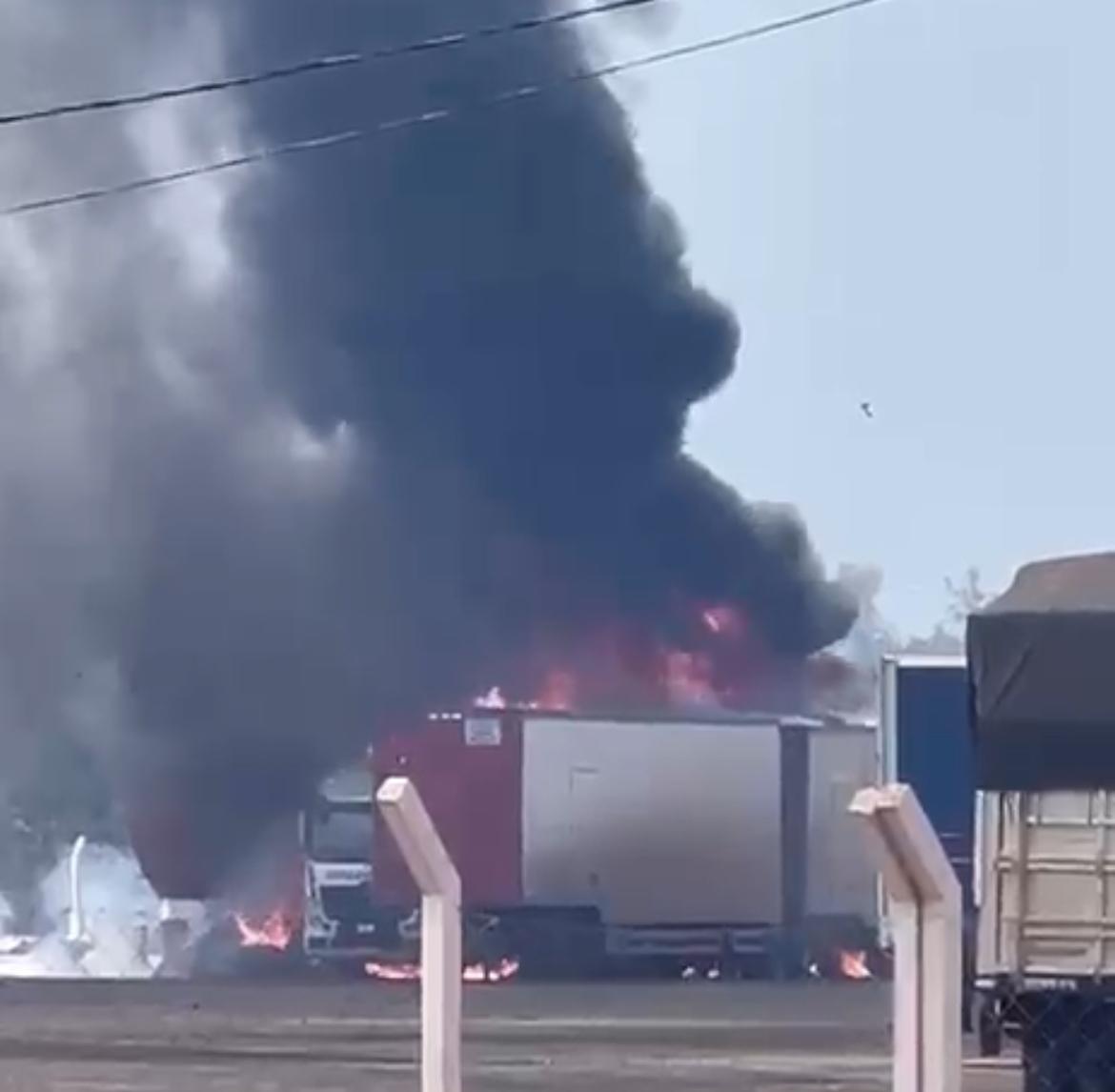 Incêndio atinge posto de combustível na BR-070 em Cuiabá e mobiliza equipes do Corpo de Bombeiros