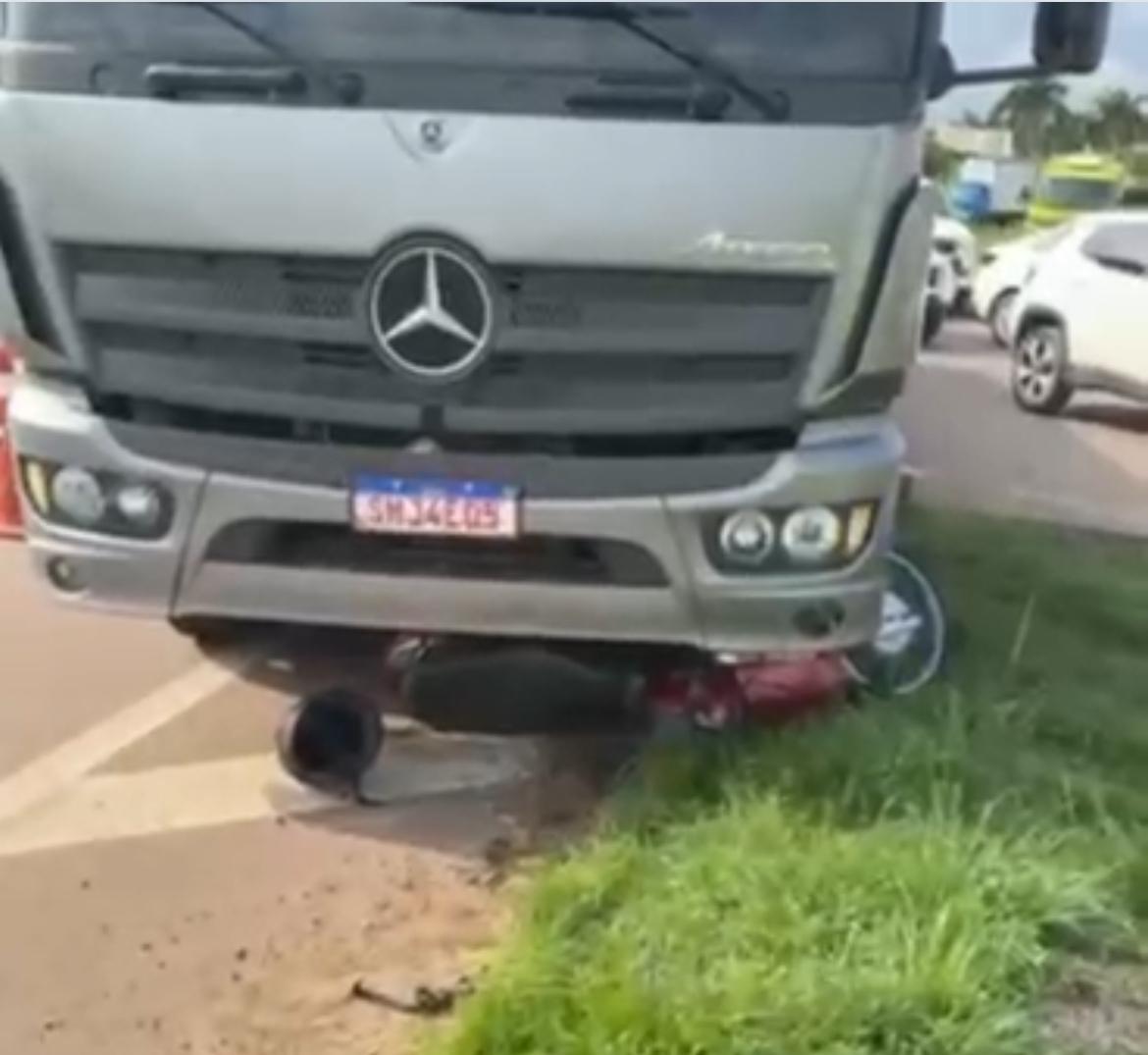 Jovem de 23 anos foi socorrida pela equipe da Nova Rota do Oeste e encaminhada à UPA André Maggi com escoriações e dores na perna direita