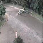 Imagens mostram o momento em que a vítima é retirada de um carro e tenta correr para a mata antes de ser atingida por vários disparos; Polícia Civil investiga o caso.