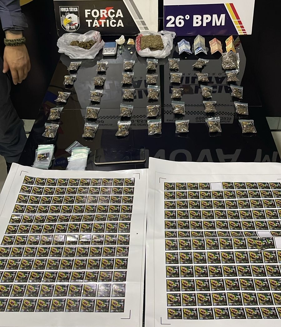 Com o homem, que utilizava tornozeleira eletrônica, os policiais encontraram uma porção de substância análoga à maconha