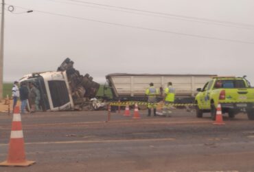 Motorista goiano de 48 anos morre em grave colisão entre carretas na BR-163 em Nova Mutum