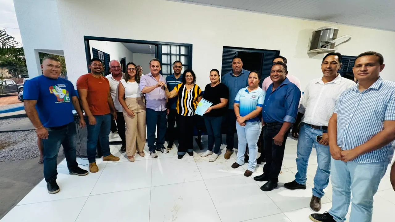 Wilson Santos entrega ambulância em Chapada dos Guimarães