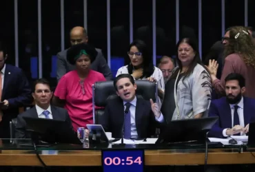 Câmara aprova licença menstrual de até 2 dias para mulheres