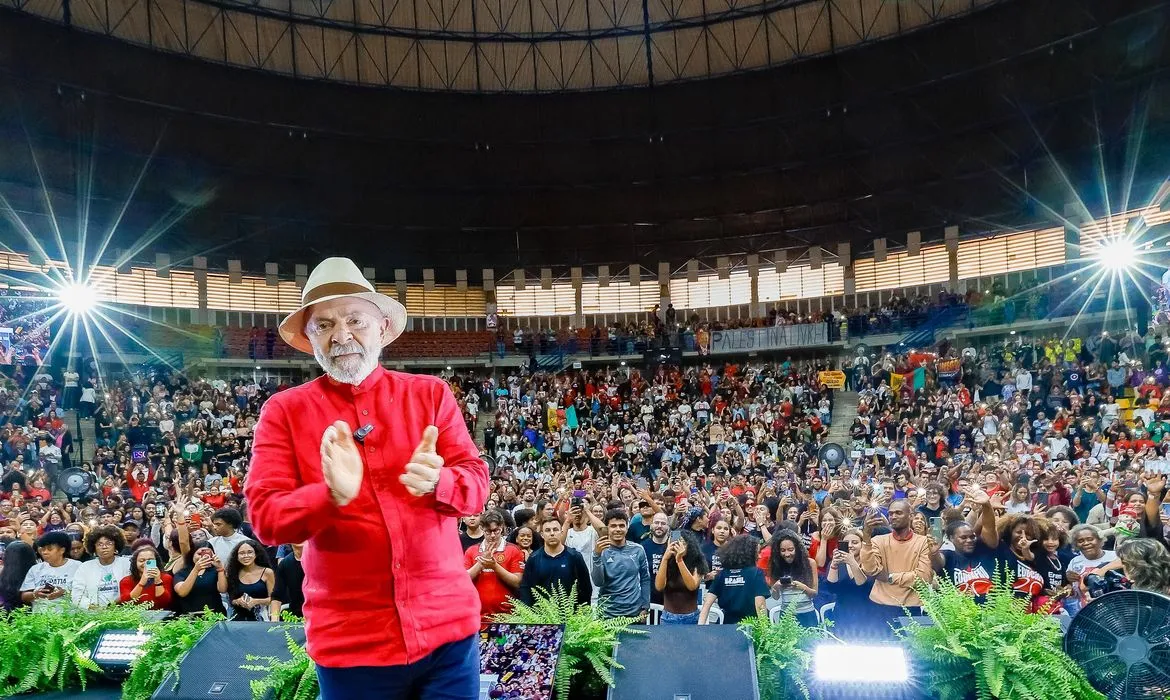 Lula anuncia plano para universalizar o programa Pé-de-meia