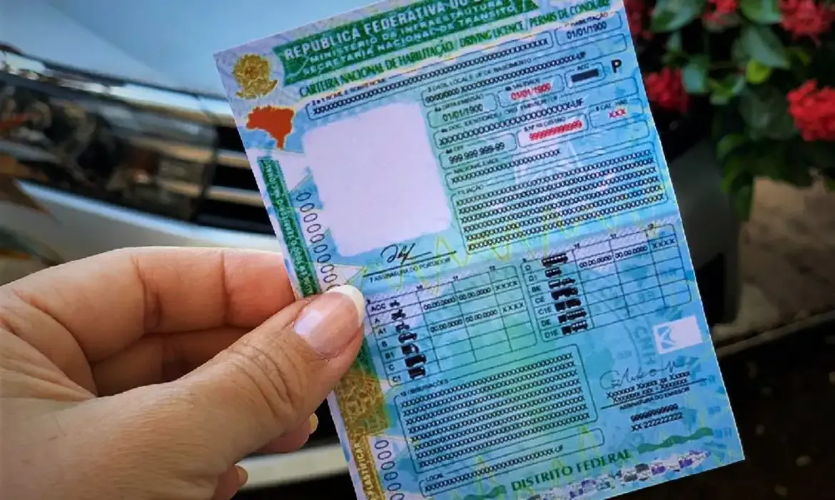 Instrutor poderá dar aulas de CNH sem vínculo com autoescola, define Ministério dos Transportes