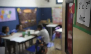 Educação deve ser direito e não privilégio de classe, alerta especialista