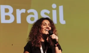 Antonia Pellegrino é homenageada com prêmio Amigos do Cinema Infantil