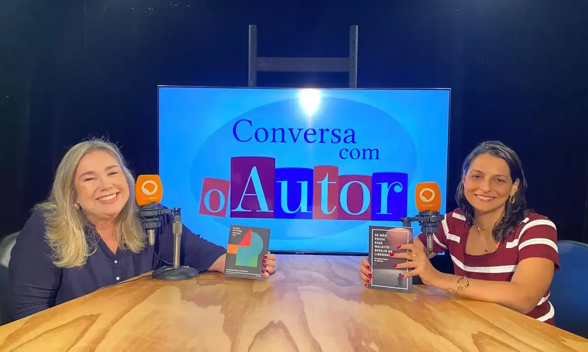 Rádio MEC destaca desafios femininos em entrevista com Fernanda França