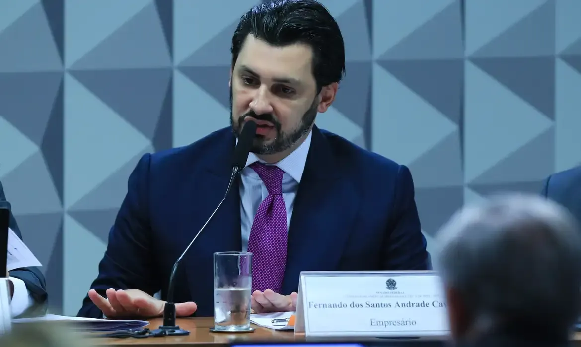 CPMI do INSS: empresário Fernando Cavalcanti mantém silêncio após responder a relator
