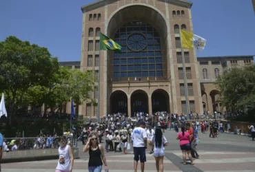 Arcebispo pede que políticos eleitos votem pelos pobres em missa em Aparecida