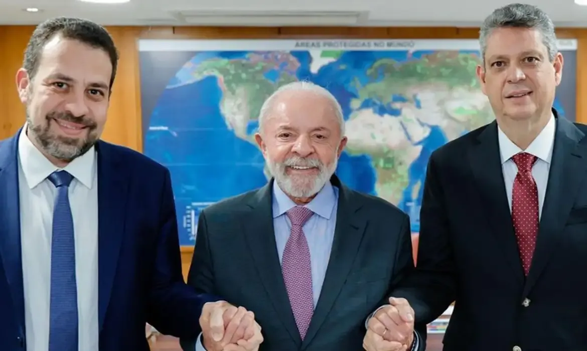 Guilherme Boulos assume Secretaria-Geral da Presidência e fortalece diálogo social