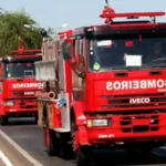 Carro é consumido por incêndio na BR-163 em Nova Mutum, MT