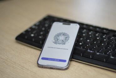 Brasil cria 1,7 milhão de vagas no ano e tem recorde de 49 milhões de empregos com carteira assinada -