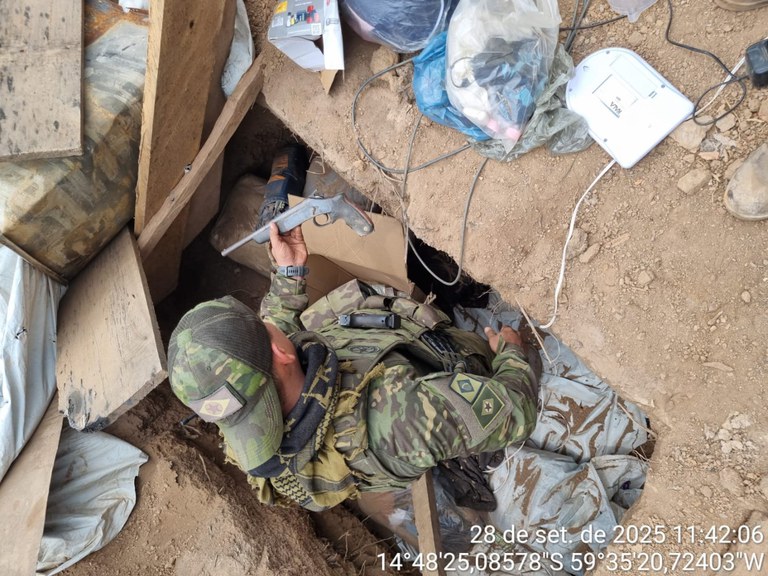 Força-tarefa inutiliza maquinários, apreende armas, explosivos e ouro em área dominada por facções criminosas em Mato Grosso