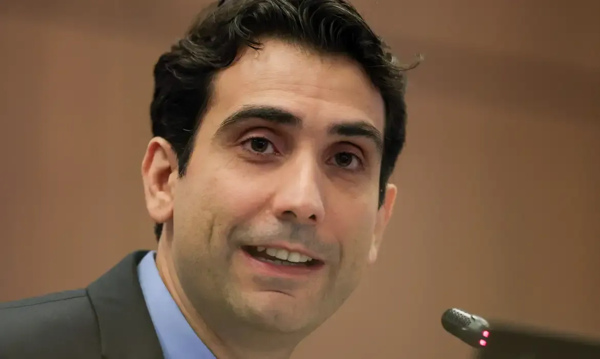 Mercado mostra cenário de trabalho mais forte em 30 anos, afirma Galípolo