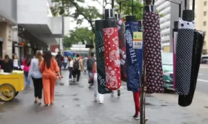 Frente fria avança sobre São Paulo com chuvas e ventos fortes a partir de segunda