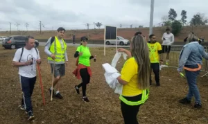 Romeiros seguem para Aparecida e utilizam tendas de apoio em rodovias de SP