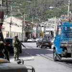 Policial atira em operários e cumpre prisão domiciliar em Minas Gerais