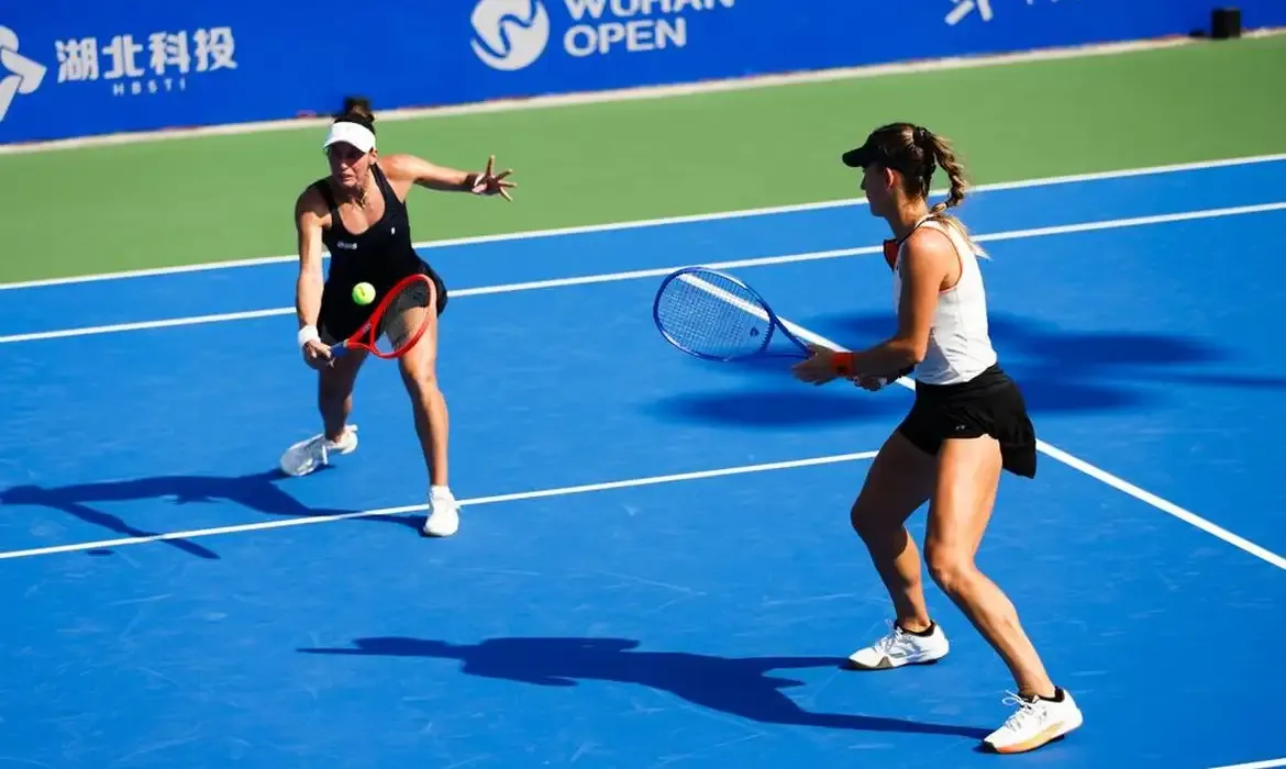 Luisa Stefani se despede de Wuhan mantendo vaga no top 8 do WTA Finals