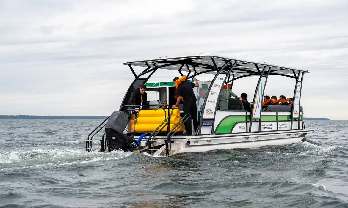 Itaipu lança barco movido a hidrogênio verde durante a COP30
