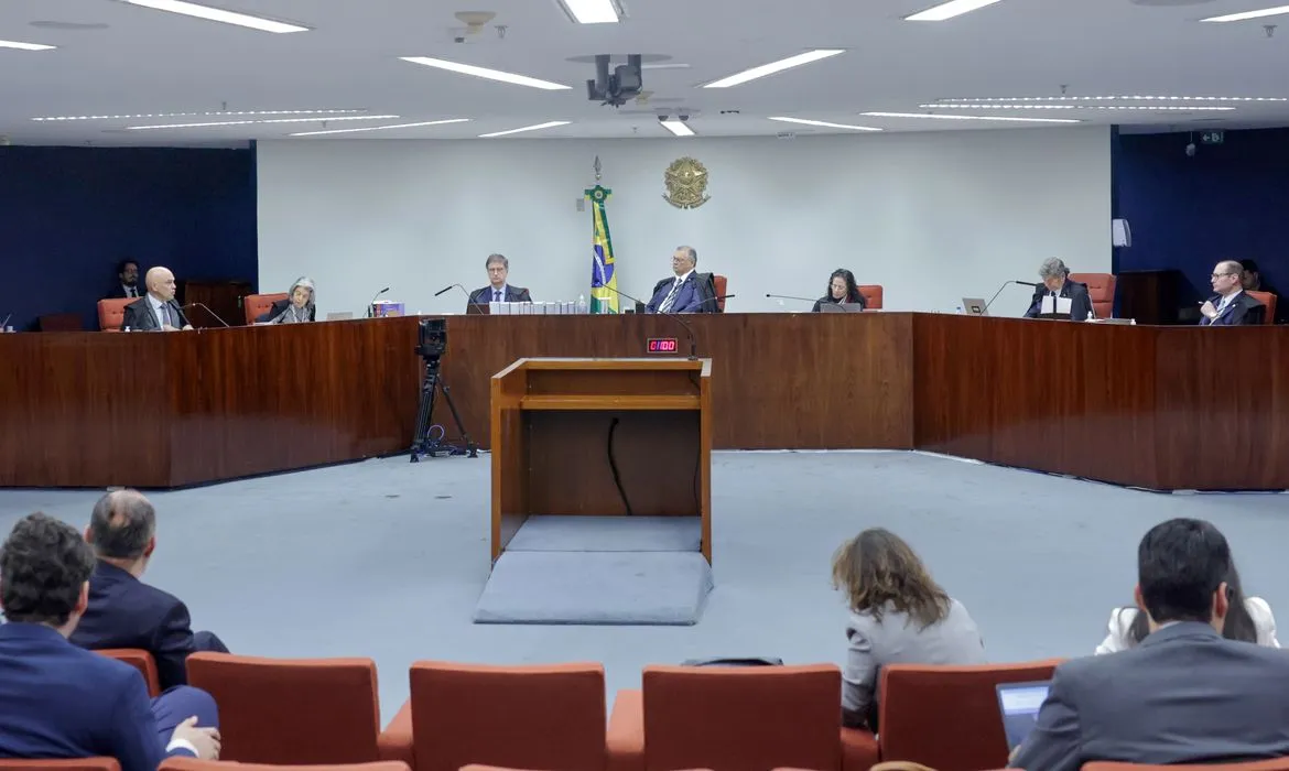 STF forma maioria para condenar sete réus do núcleo golpista