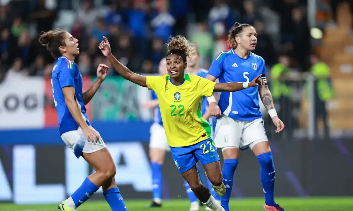 Brasil mantém hegemonia com vitória sobre a Itália no futebol feminino