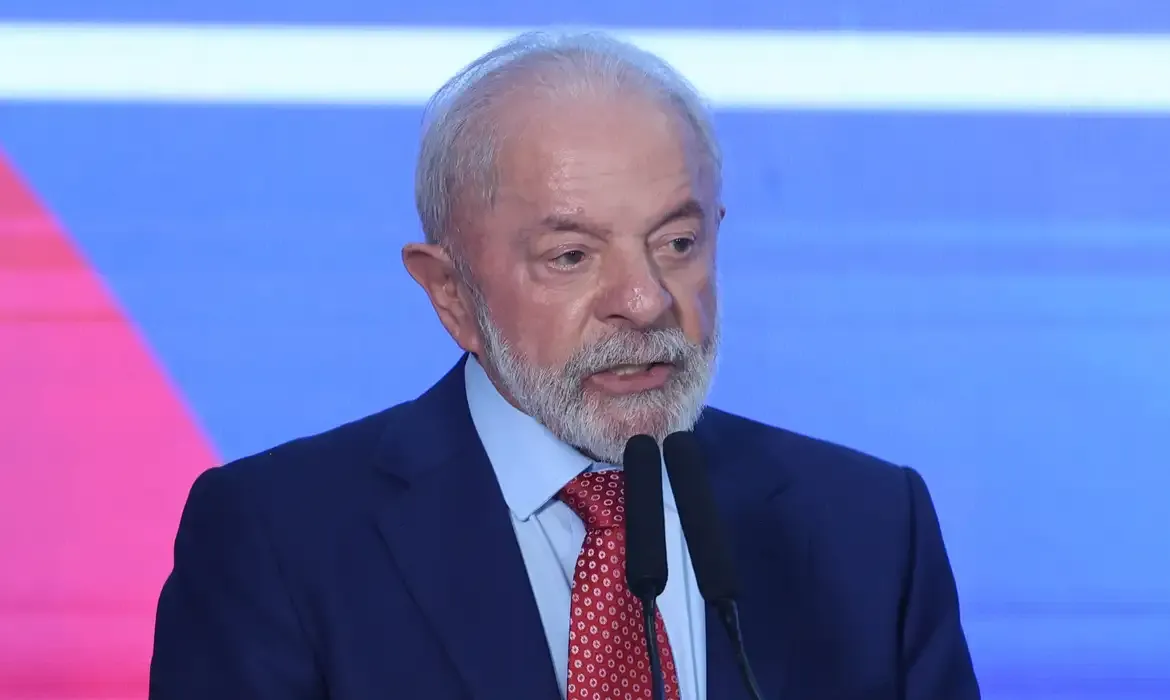 Lula defende soberania e critica interferência dos EUA na Venezuela