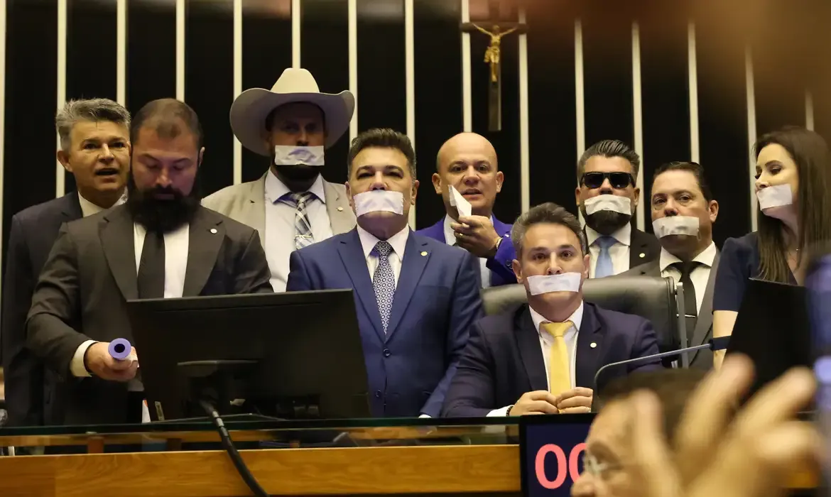 Conselho de Ética inicia processo contra deputados envolvidos em motim