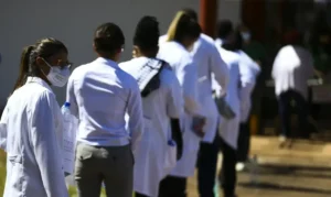 Revalida 2025: cartão de inscrição já disponível para candidatos