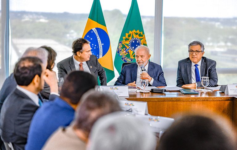 Governo oferta R$ 20 bi para obras em educação e saúde de estados e municípios - Ricardo Stuckert / PR