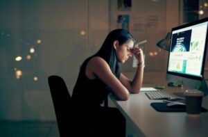 Justiça reconhece burnout de engenheira e condena multinacional de alimentos em MT