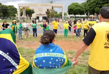 Bolsonaro recebe visita de médico e advogados antes de audiência de custódia