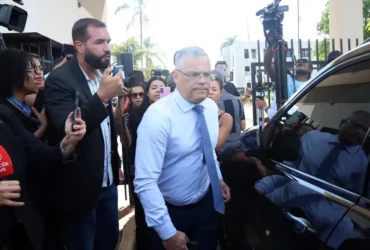 Bolsonaro reage à tornozeleira e defesa aponta tentativa de humilhação