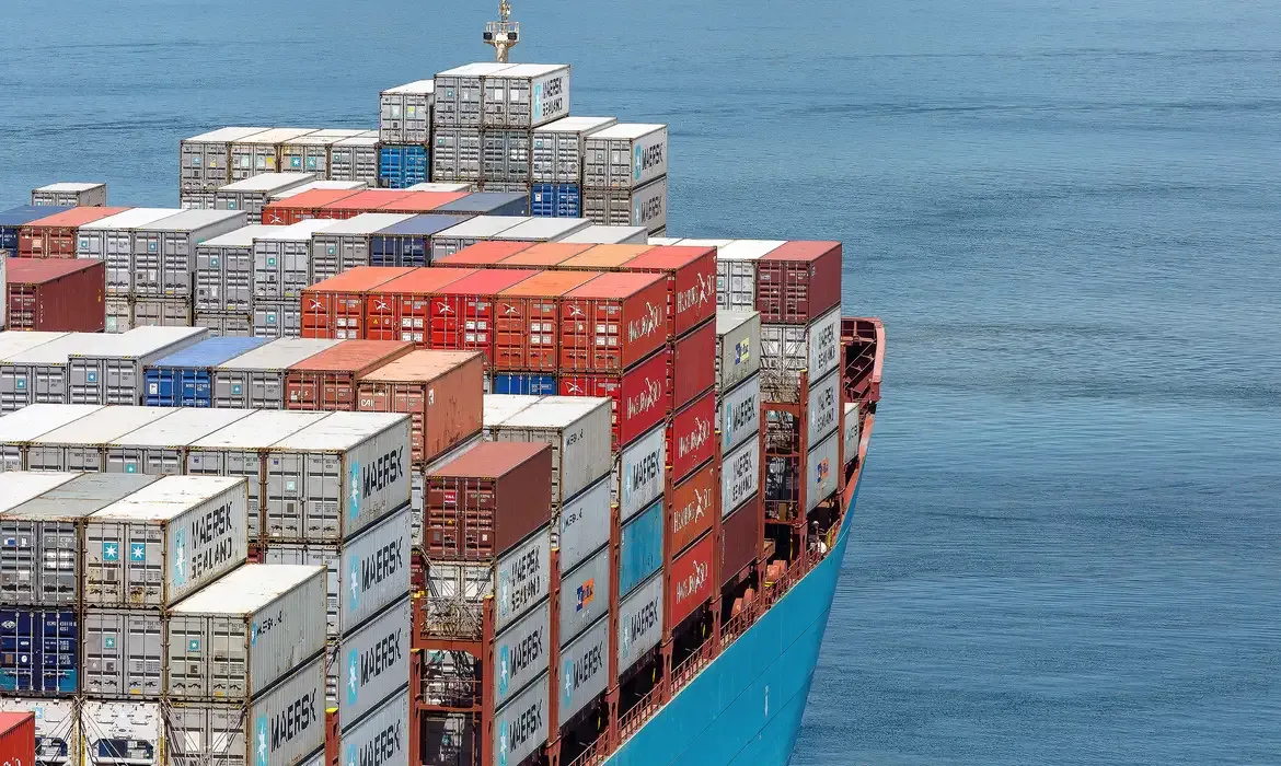 Exportações brasileiras batem recorde em outubro apesar de tarifaço