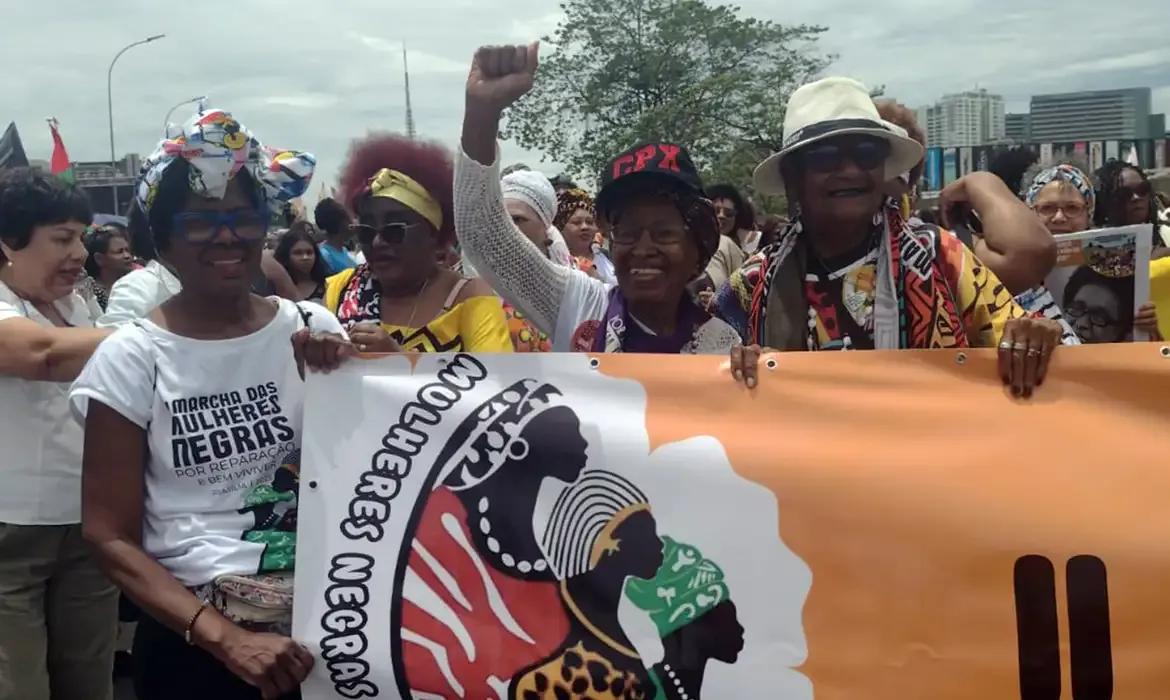 Marcha reúne mulheres negras de todo o país em demonstração histórica de força