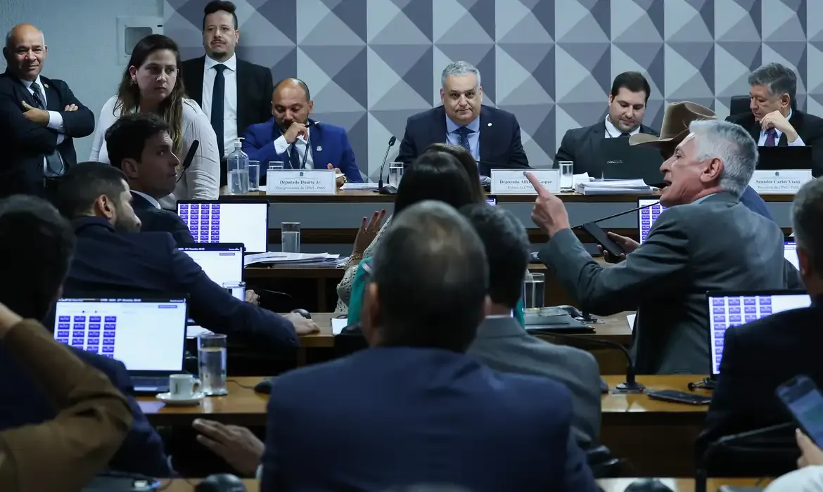 Inss aprova pedidos de prisão preventiva na cpmI