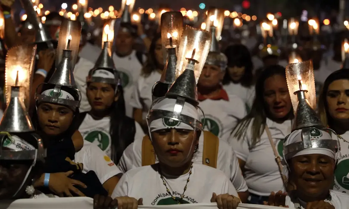 Extrativistas marcham em Belém por reconhecimento na proteção florestal