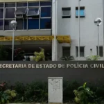 Operação policial no Rio deixa menino baleado em escola