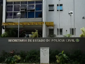 Operação policial no Rio deixa menino baleado em escola