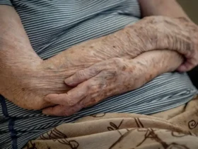 Idosos resgatados de abrigo irregular fechado pela vigilância sanitária