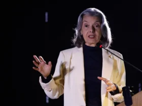 Democracia em foco após alerta de Carmén Lúcia sobre riscos autoritários