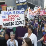 Aborto legal é alvo de disputa e provoca alerta sobre pânico moral
