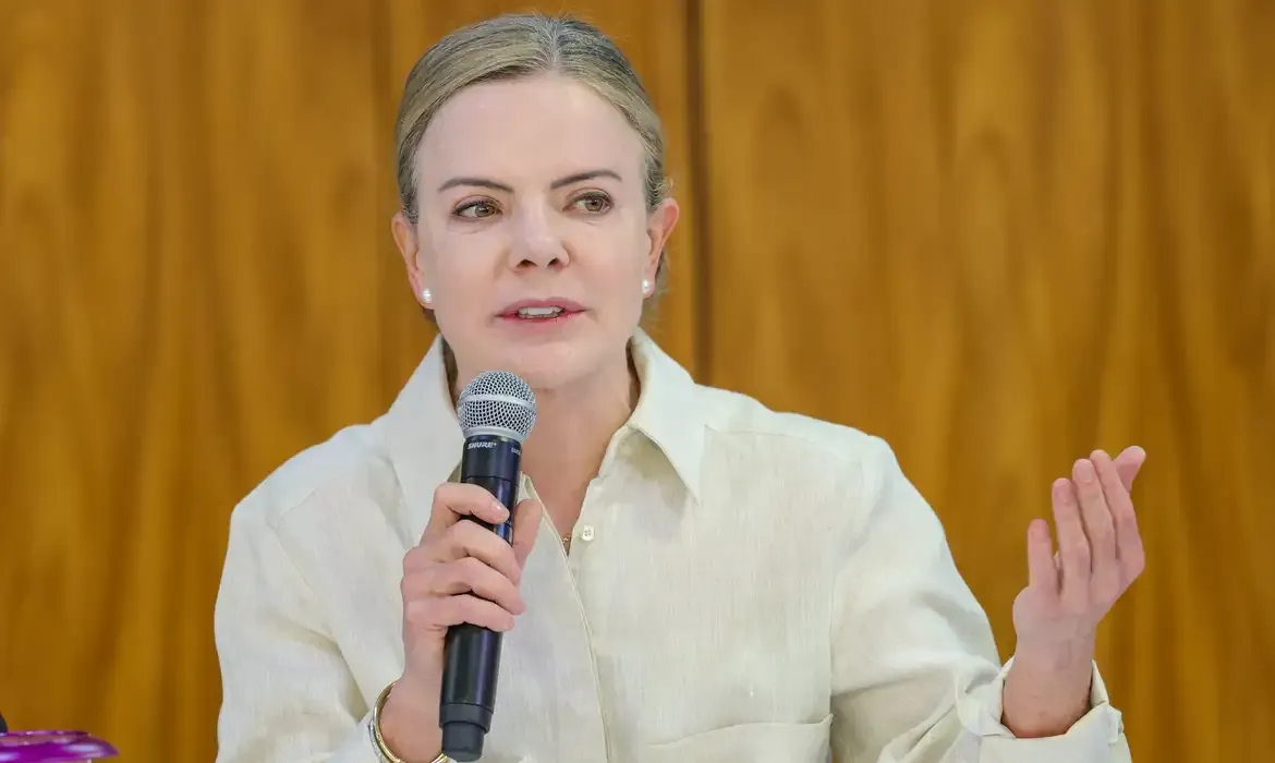 Gleisi manifesta apoio a presidente do México após assédio