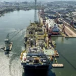 Petrobras projeta dívida estável e afasta dividendos extraordinários