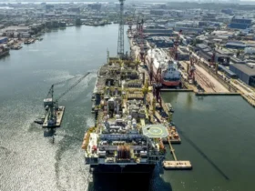 Petrobras projeta dívida estável e afasta dividendos extraordinários