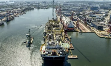 Petrobras projeta dívida estável e afasta dividendos extraordinários